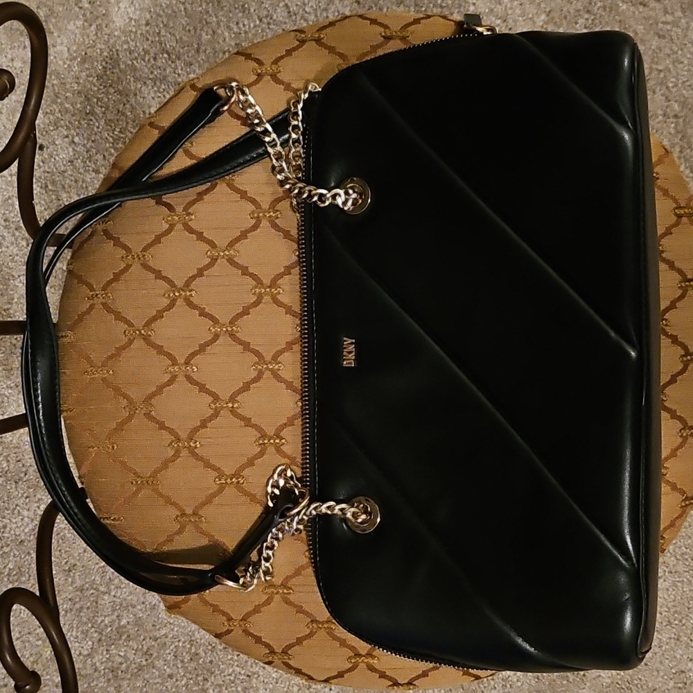 🎉HPx2🎉 DKNY Black Vegan Leather Shoulder Bag - Picture 2 of 3